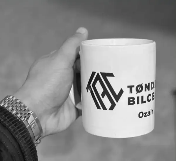 Krus med Tønder Bilcentrum-logo og navn