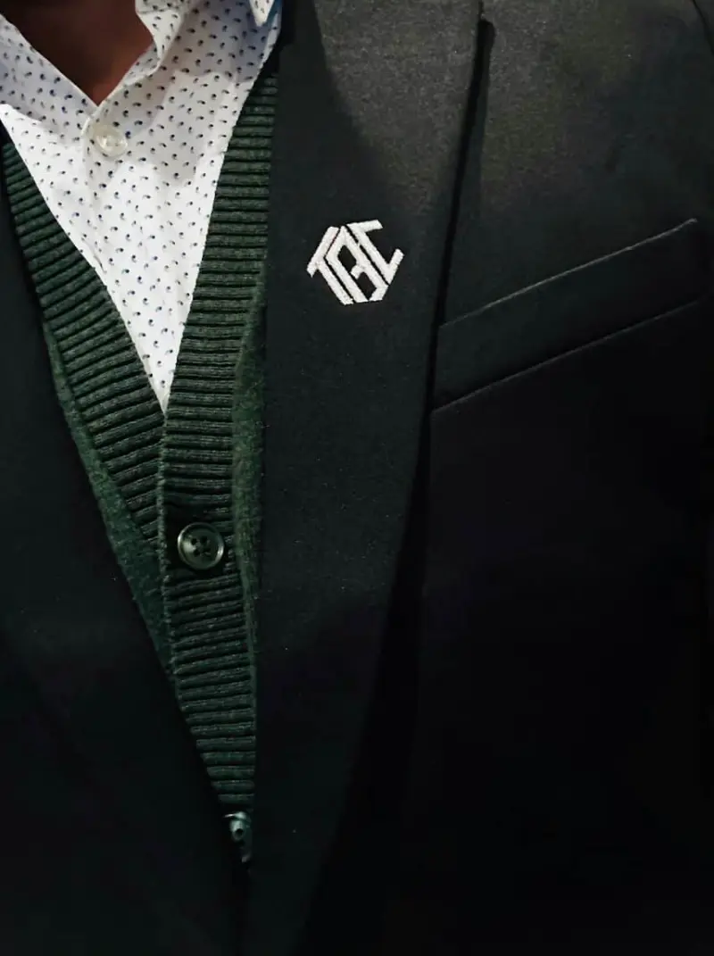 Broderet logo på jakke